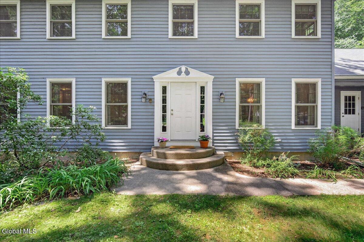 60 Hillcrest Lane