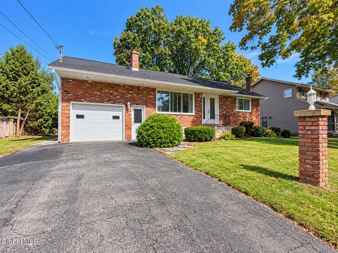 Photo of 145 Fabian Drive, Schenectady, NY 12306 (MLS # 202628076)