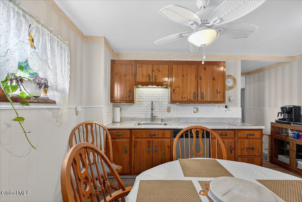 Menands, New York 12204, United States, 2 Bedrooms Bedrooms, ,1 BathroomBathrooms,Residential,Active,220568