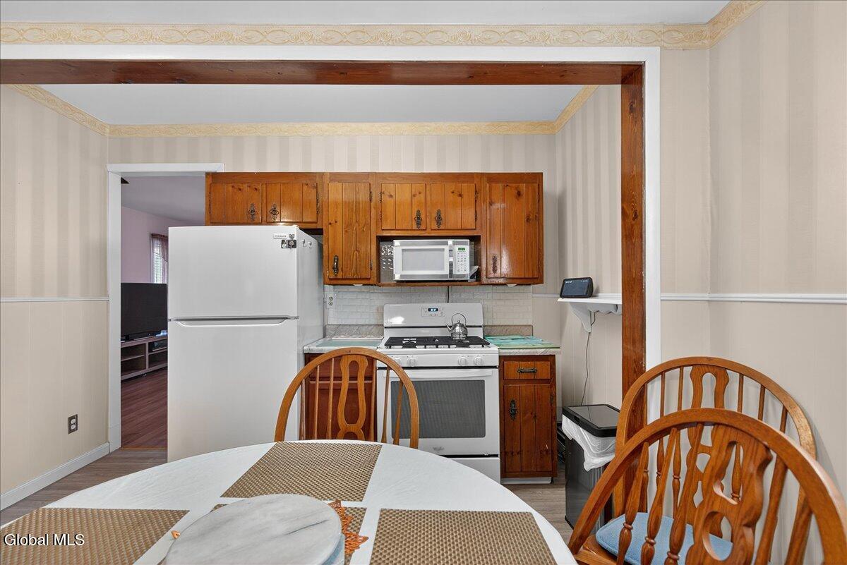 Menands, New York 12204, United States, 2 Bedrooms Bedrooms, ,1 BathroomBathrooms,Residential,Active,220568