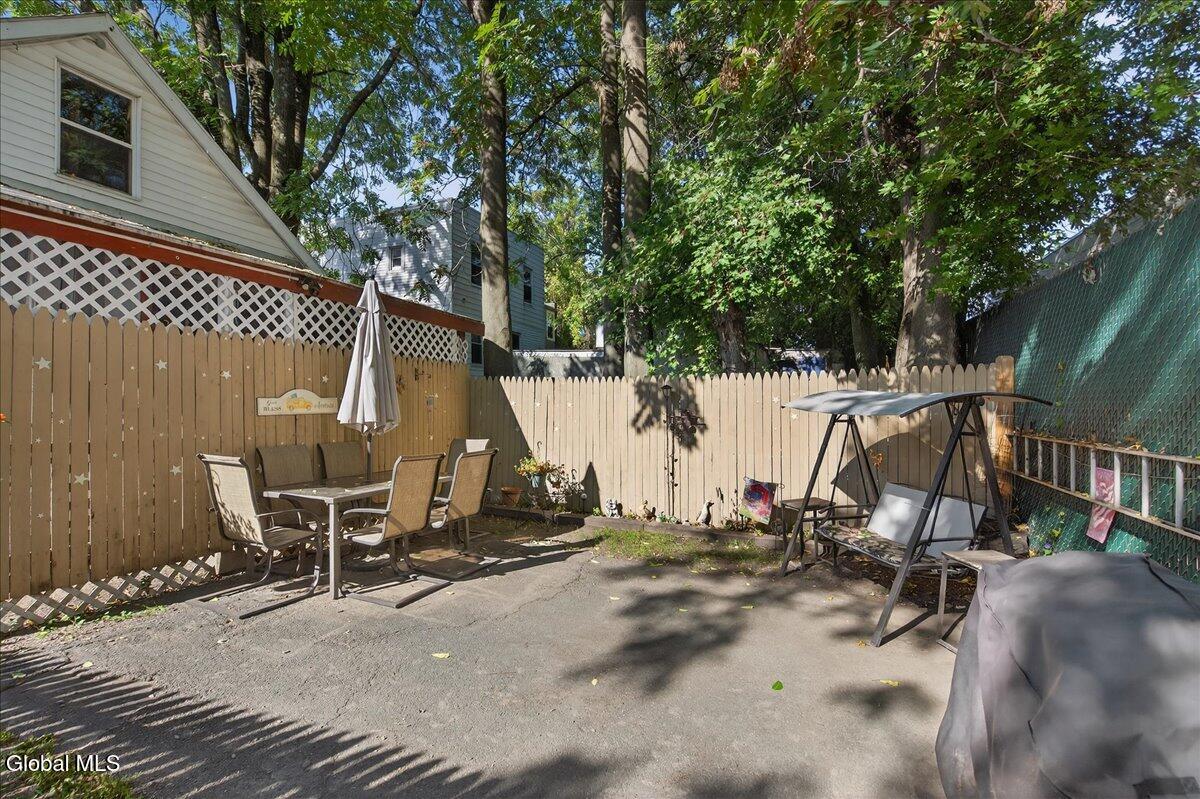 Menands, New York 12204, United States, 2 Bedrooms Bedrooms, ,1 BathroomBathrooms,Residential,Active,220568