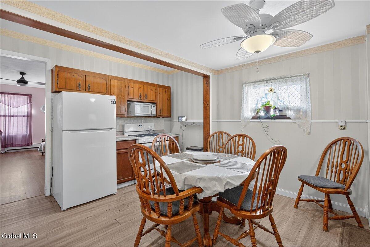 Menands, New York 12204, United States, 2 Bedrooms Bedrooms, ,1 BathroomBathrooms,Residential,Active,220568