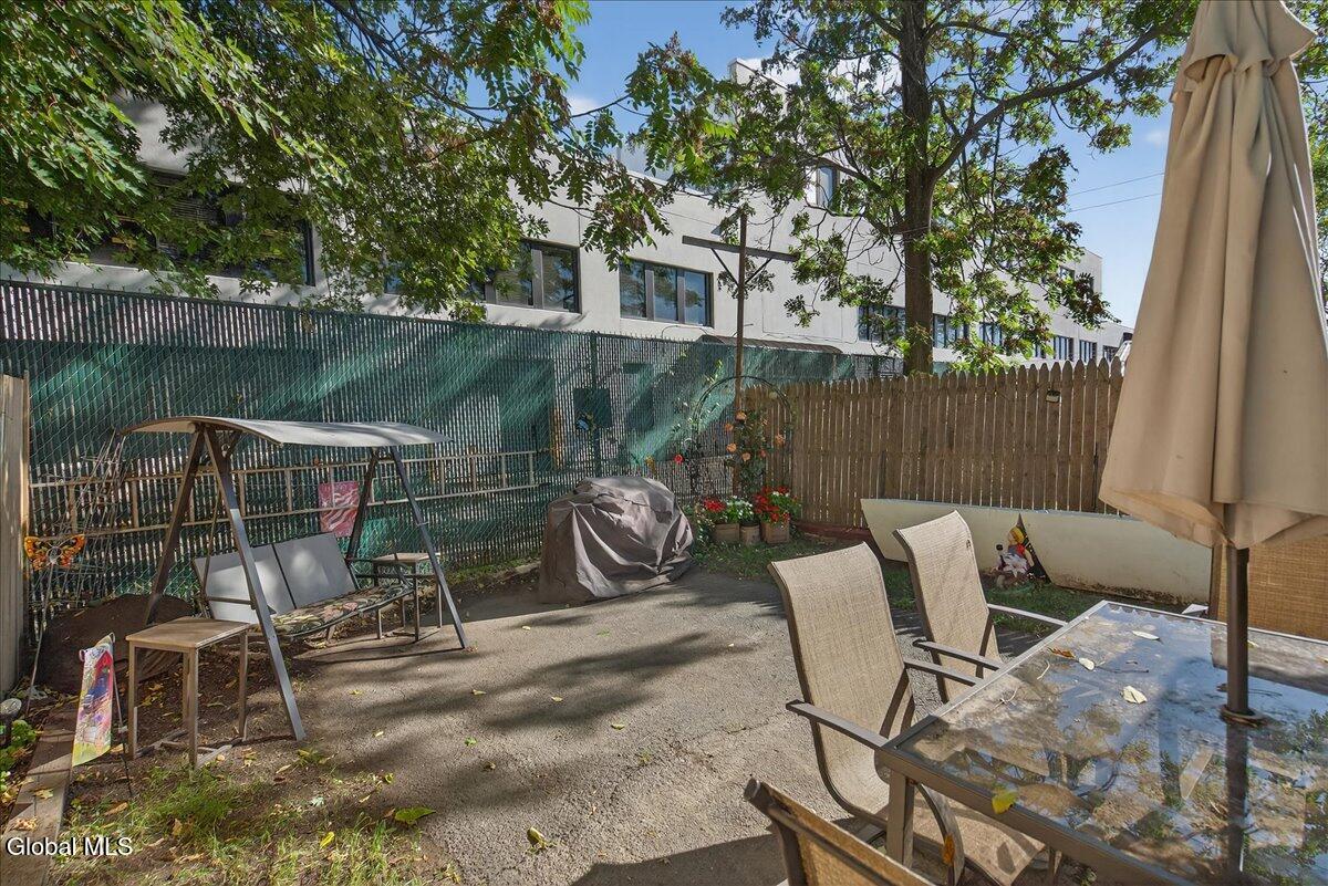 Menands, New York 12204, United States, 2 Bedrooms Bedrooms, ,1 BathroomBathrooms,Residential,Active,220568