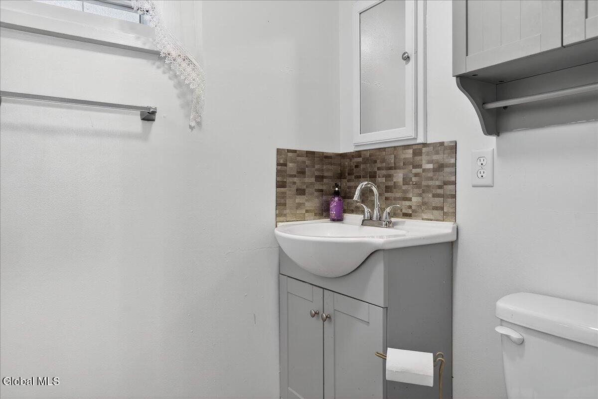 Menands, New York 12204, United States, 2 Bedrooms Bedrooms, ,1 BathroomBathrooms,Residential,Active,220568