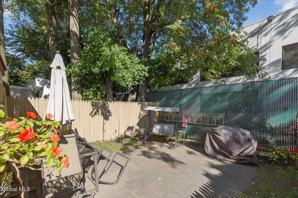 Menands, New York 12204, United States, 2 Bedrooms Bedrooms, ,1 BathroomBathrooms,Residential,Active,220568