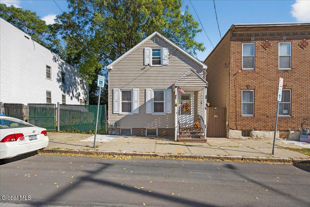 Menands, New York 12204, United States, 2 Bedrooms Bedrooms, ,1 BathroomBathrooms,Residential,Active,220568