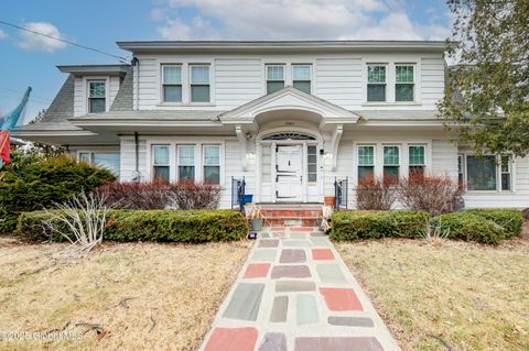 Photo of 1561-1563 Union Street, Schenectady, NY 12301 (MLS # 202513859)