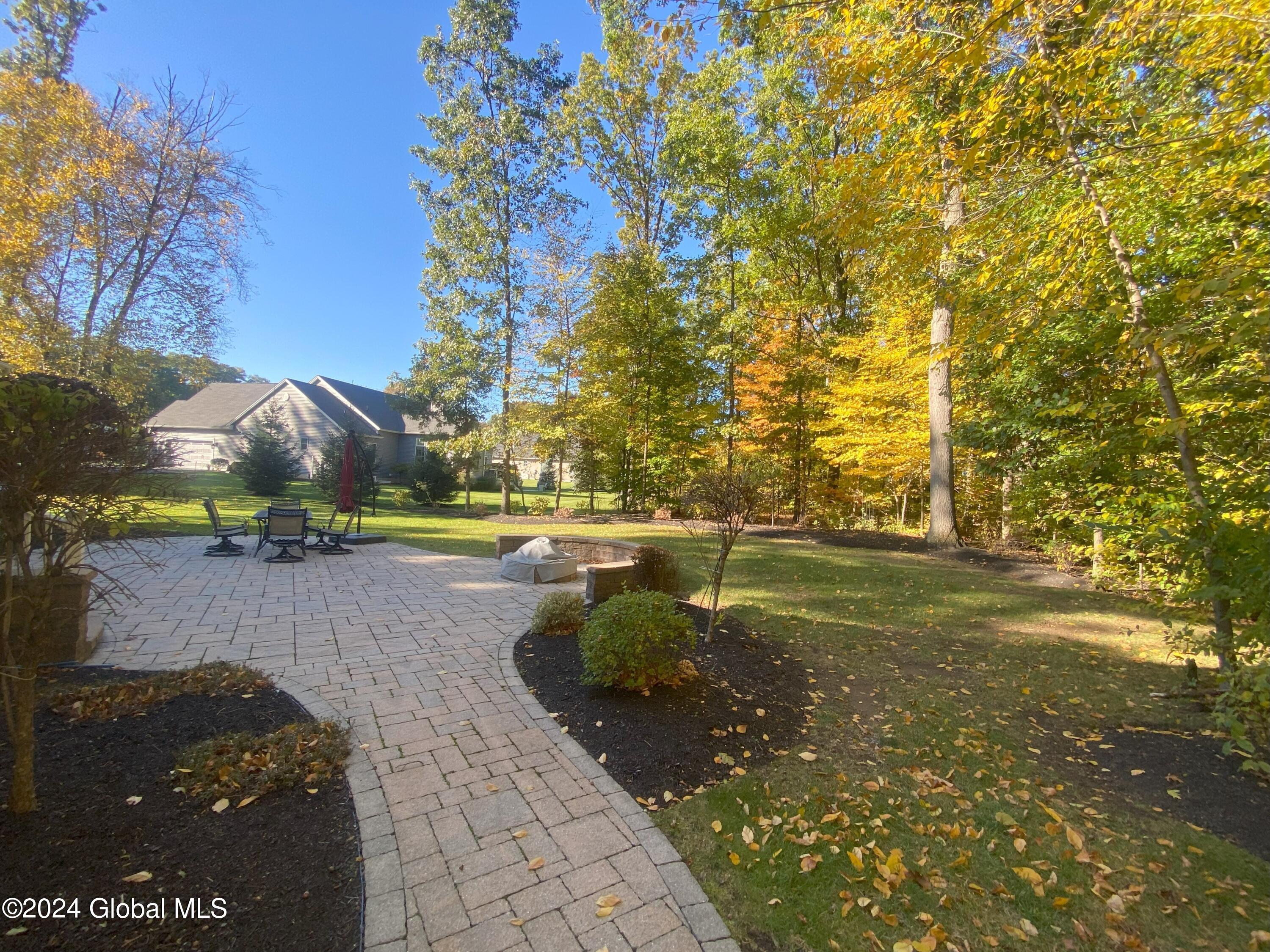 12 Bridlewood Loop, Rexford, New York image 7