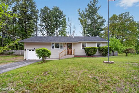 Photo of 14 Fawn Drive, Ballston Spa, NY 12020 (MLS # 202618084)