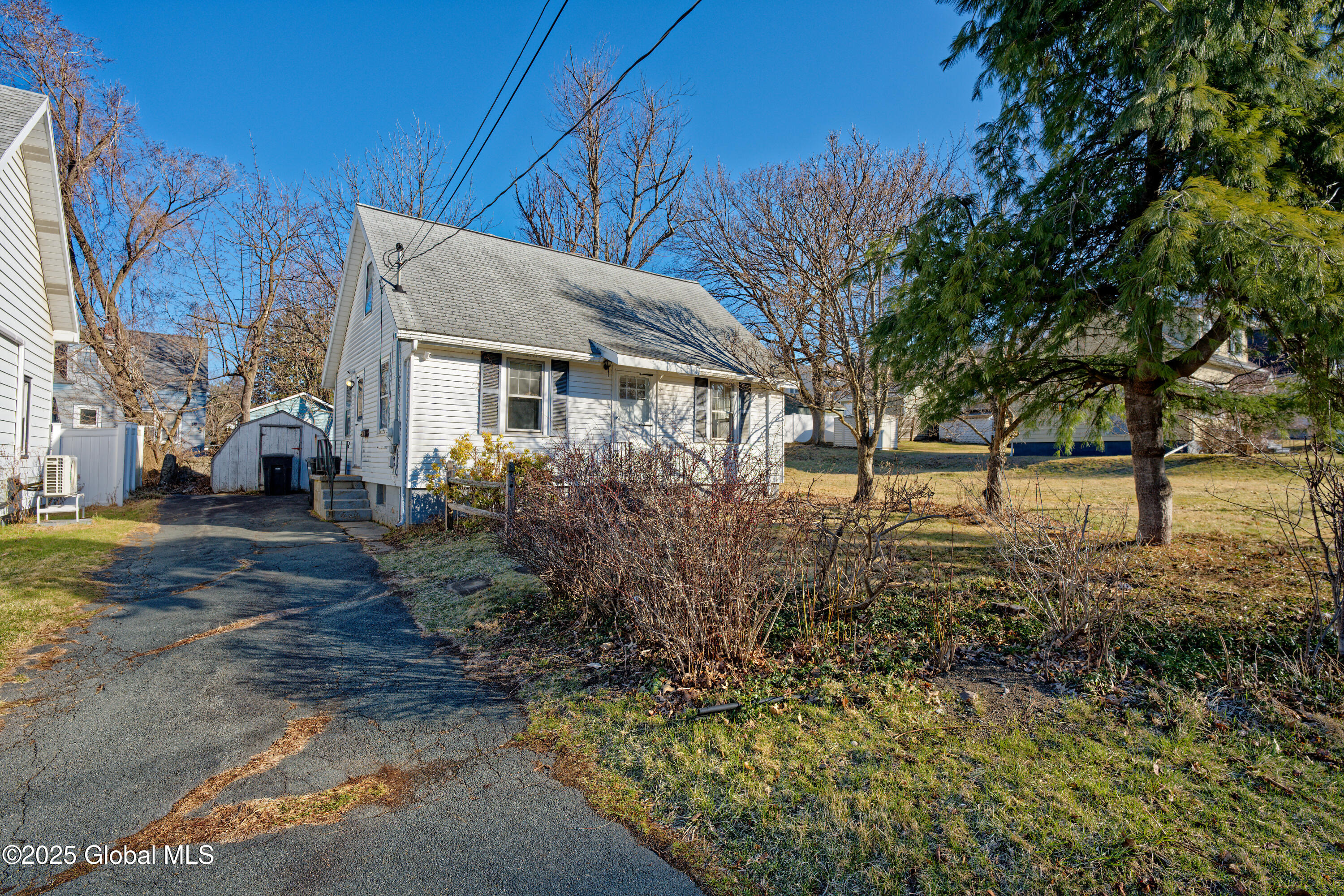 12 Jesse Court, Troy, New York image 1
