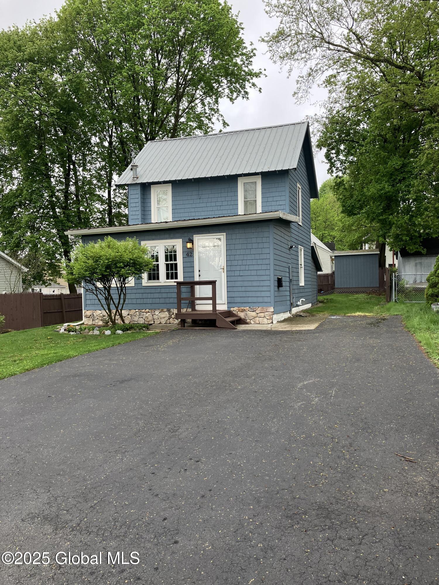 42 Peck Avenue, Glens Falls, New York image 3