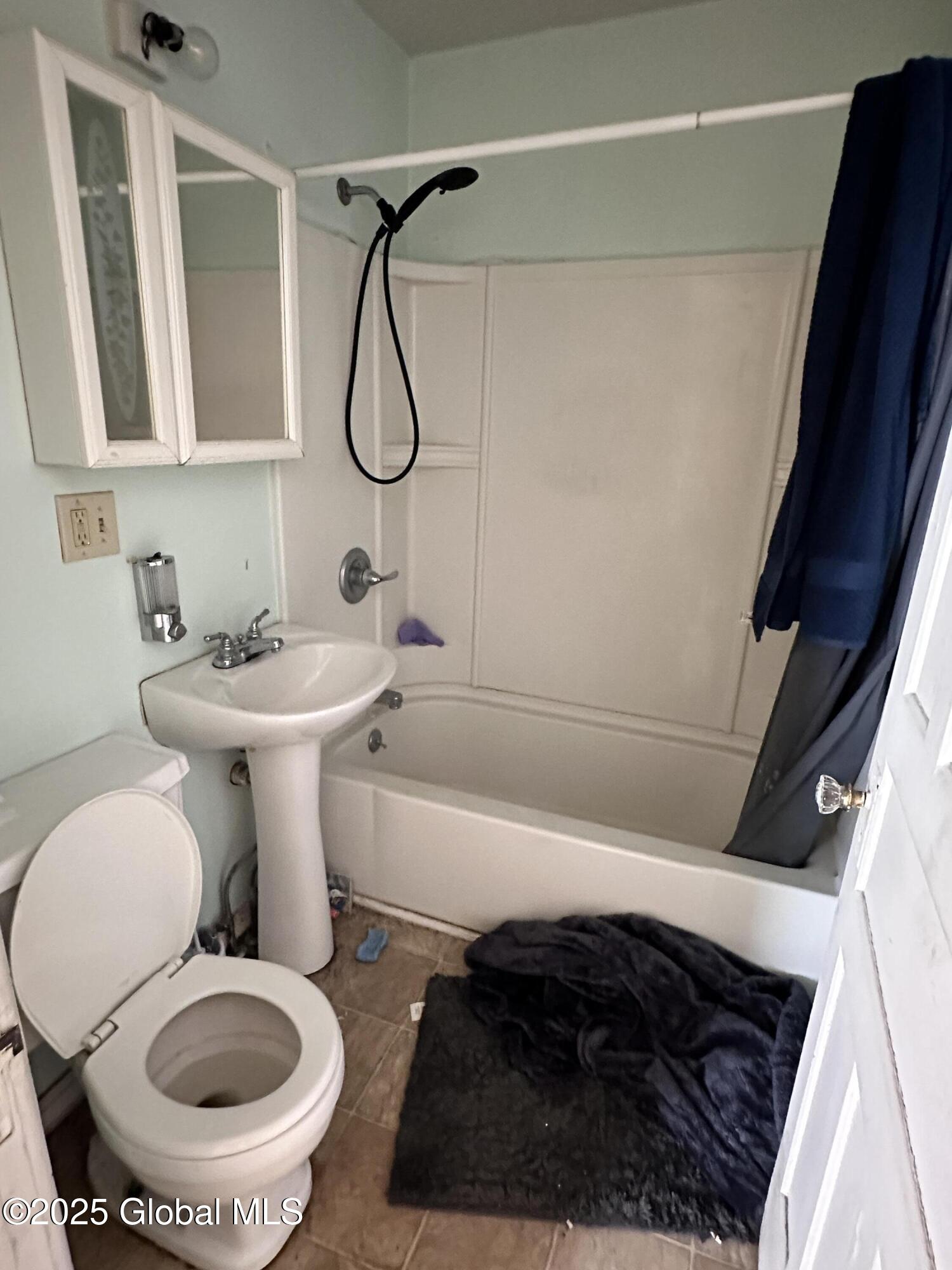 Schenectady, New York 12308, United States, 4 Bedrooms Bedrooms, ,2 BathroomsBathrooms,Residential,Pending,104990