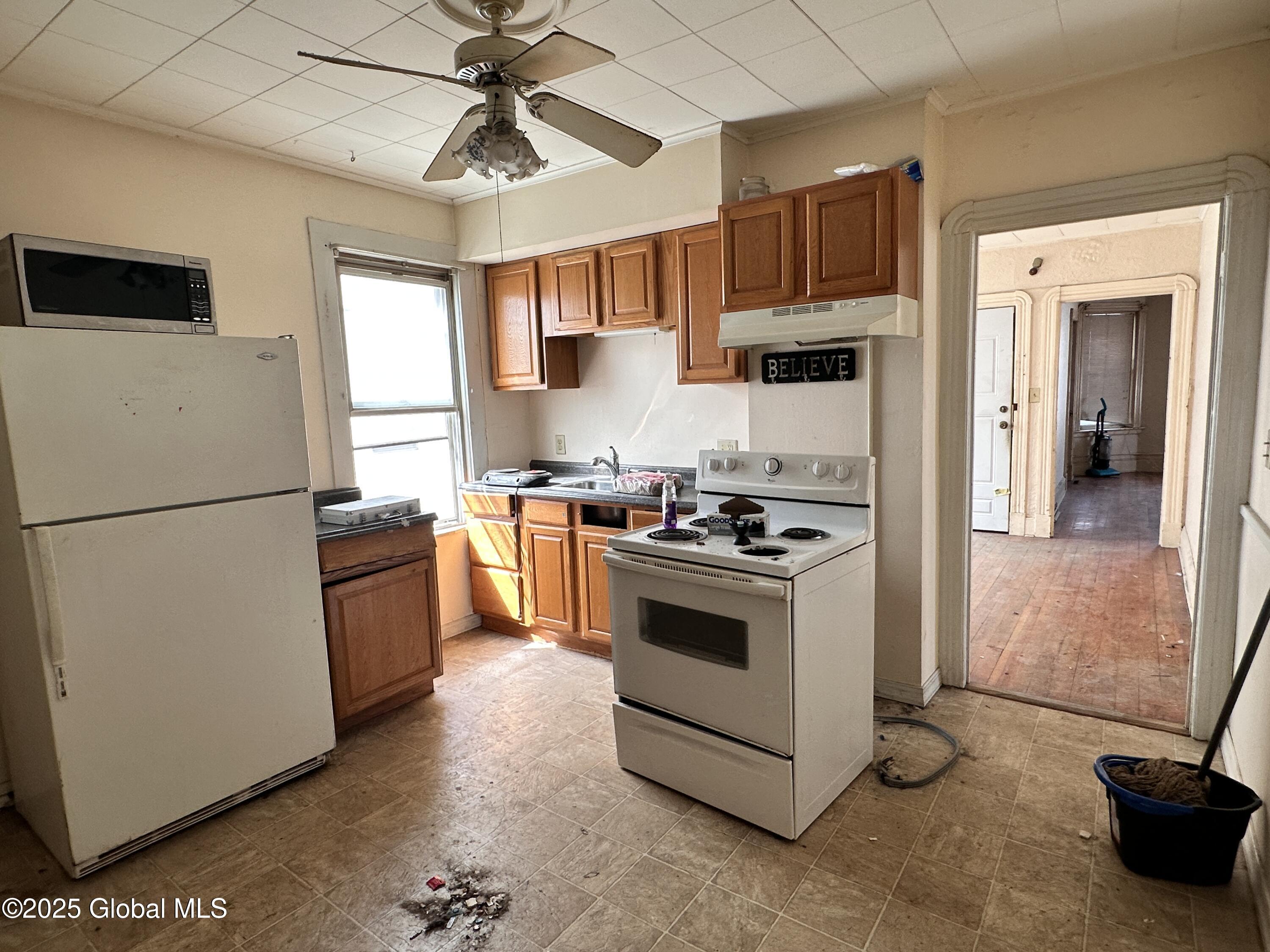 Schenectady, New York 12308, United States, 4 Bedrooms Bedrooms, ,2 BathroomsBathrooms,Residential,Pending,104990