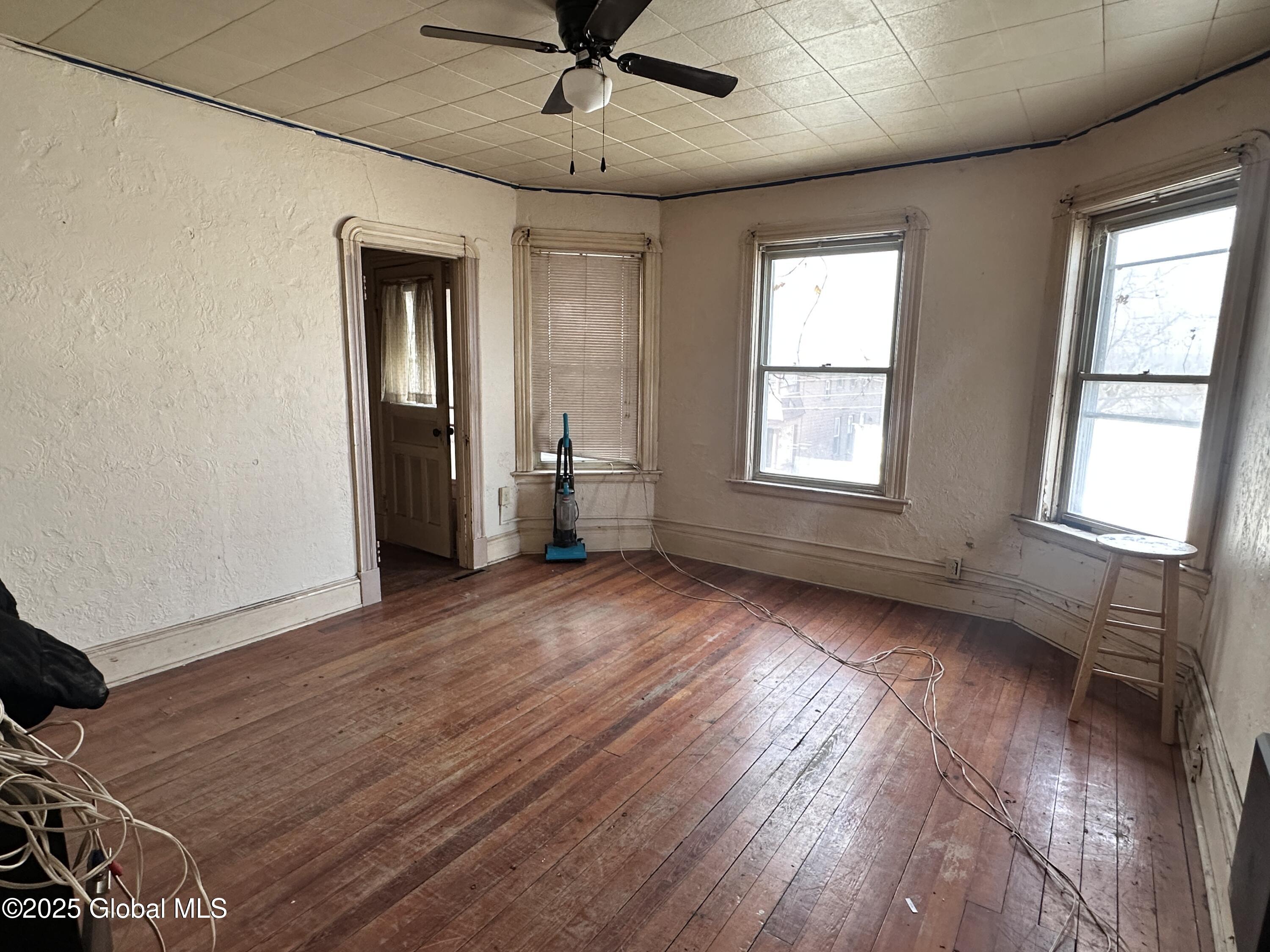 Schenectady, New York 12308, United States, 4 Bedrooms Bedrooms, ,2 BathroomsBathrooms,Residential,Pending,104990