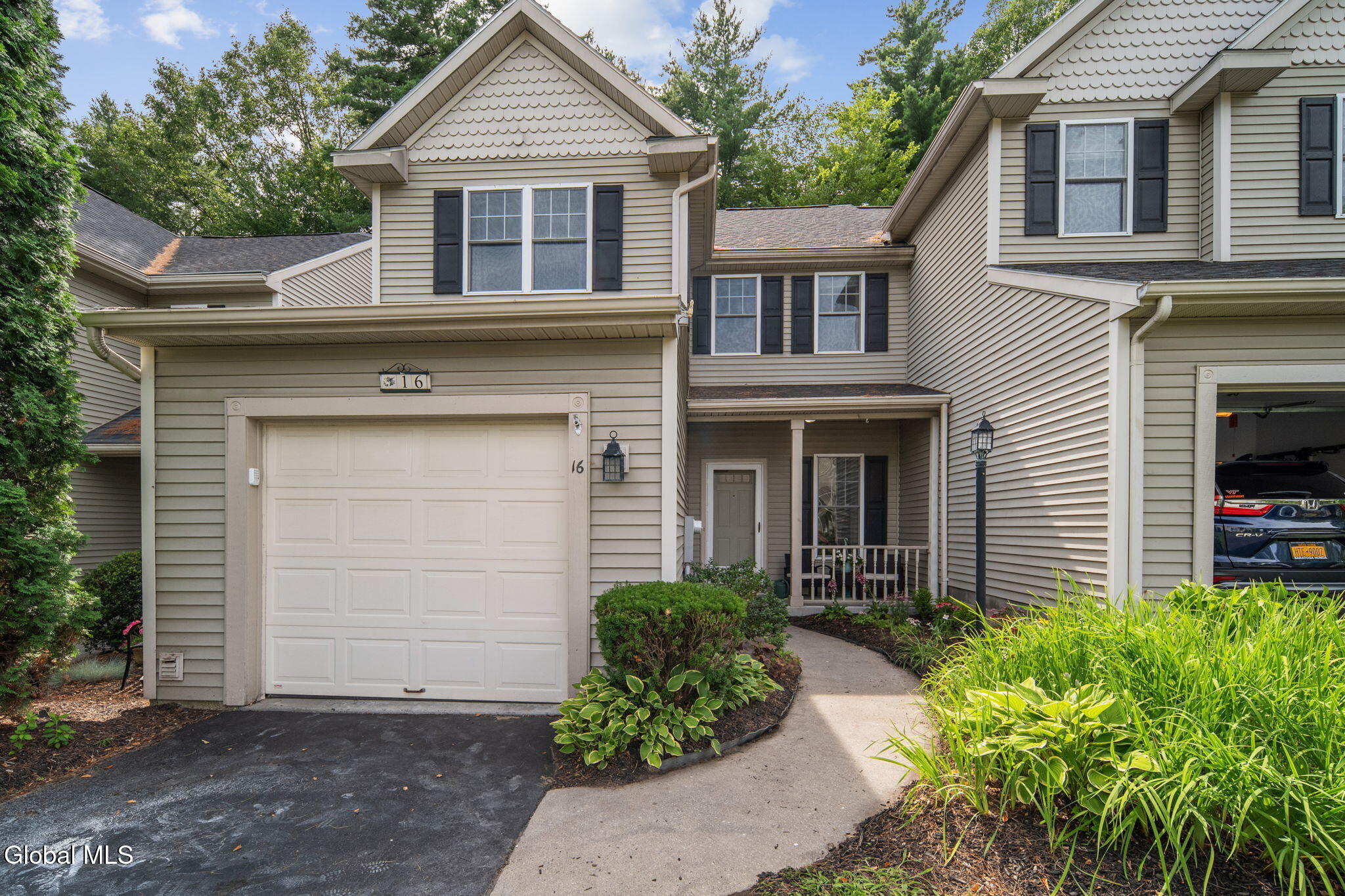16 Killarney Court