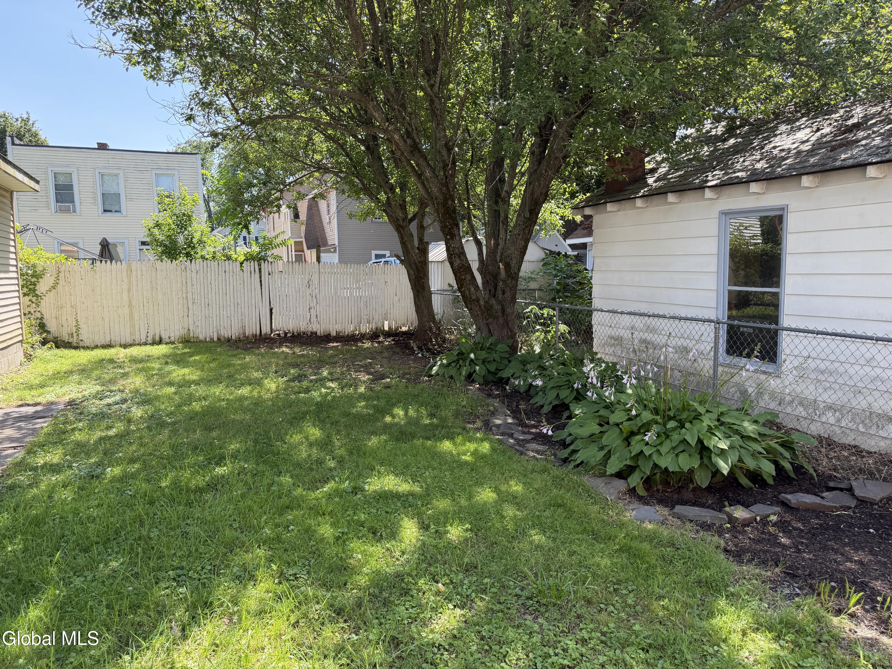 18 Summit Avenue
