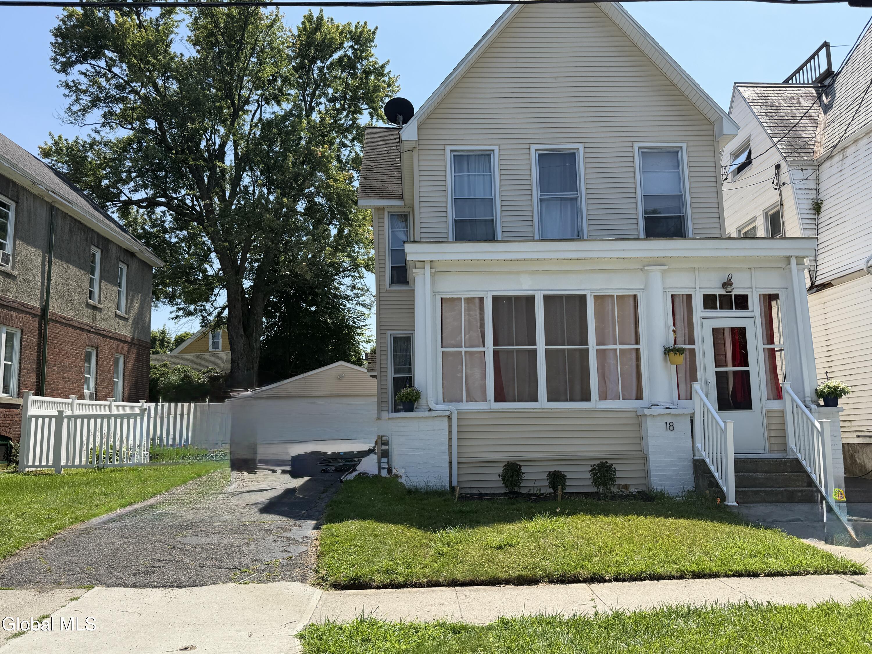 18 Summit Avenue