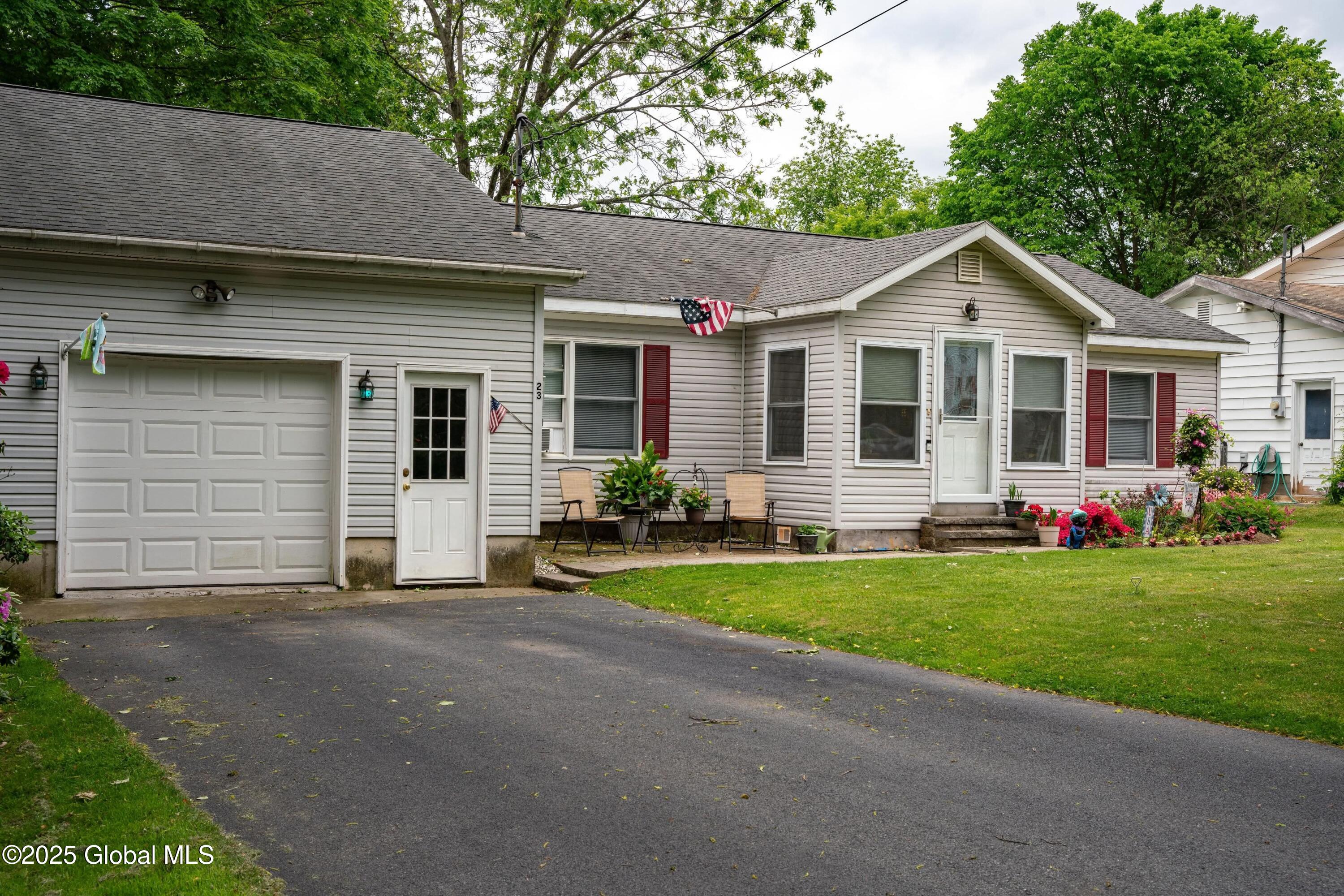 23 Thornberry Drive, Glens Falls, New York image 1