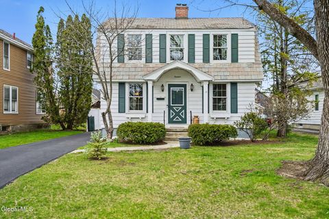 Photo of 14 Kelton Court, Albany, NY 12209 (MLS # 202615056)
