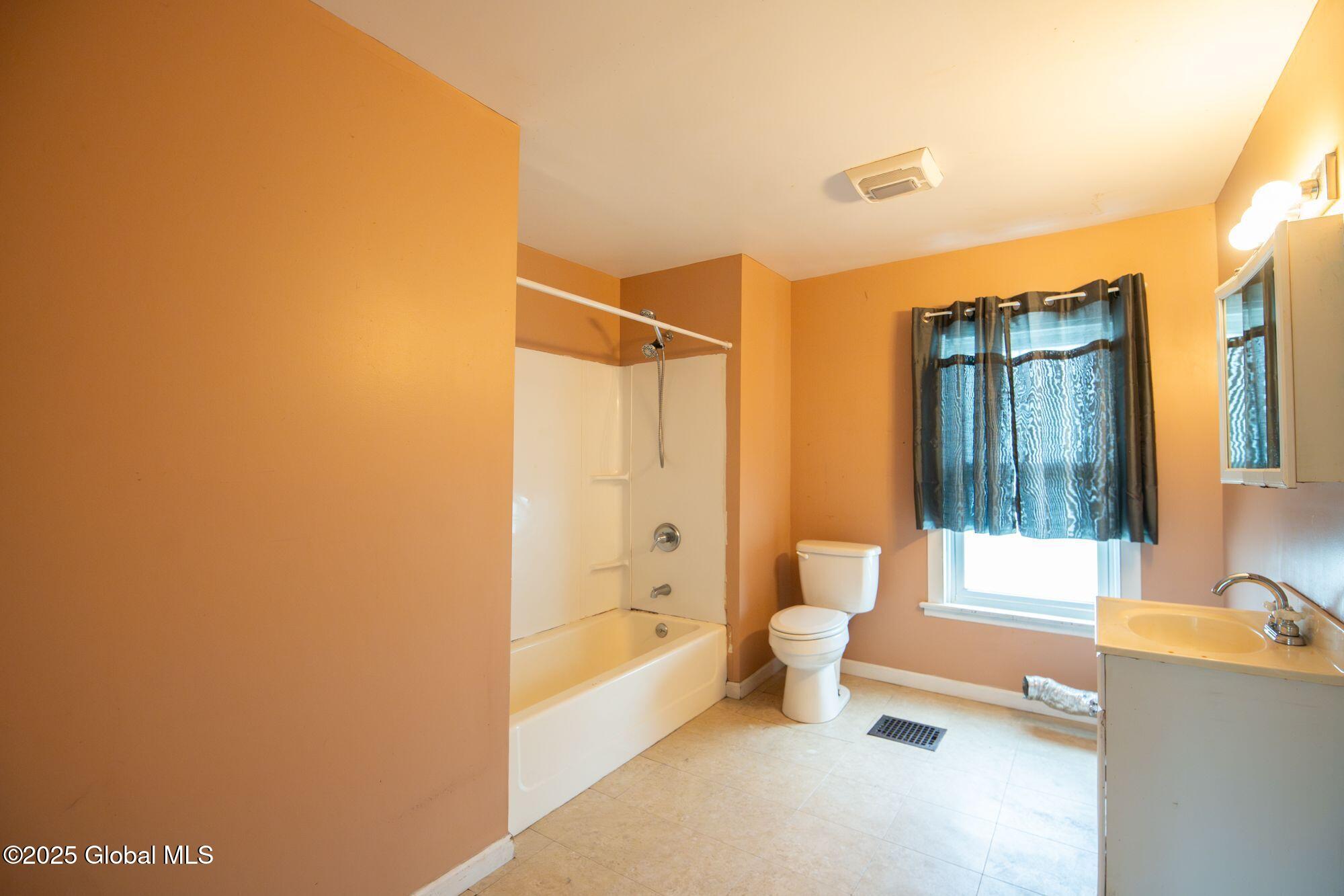 30 Mallory Avenue, Queensbury, New York image 11