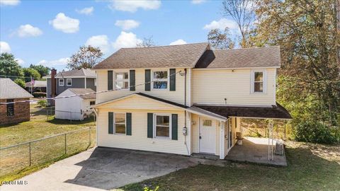 Photo of 2112 Gray Street, Schenectady, NY 12306 (MLS # 202526394)