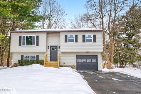 Homes For Sale - 4 Royal Court<br/> Stillwater, NY 12170