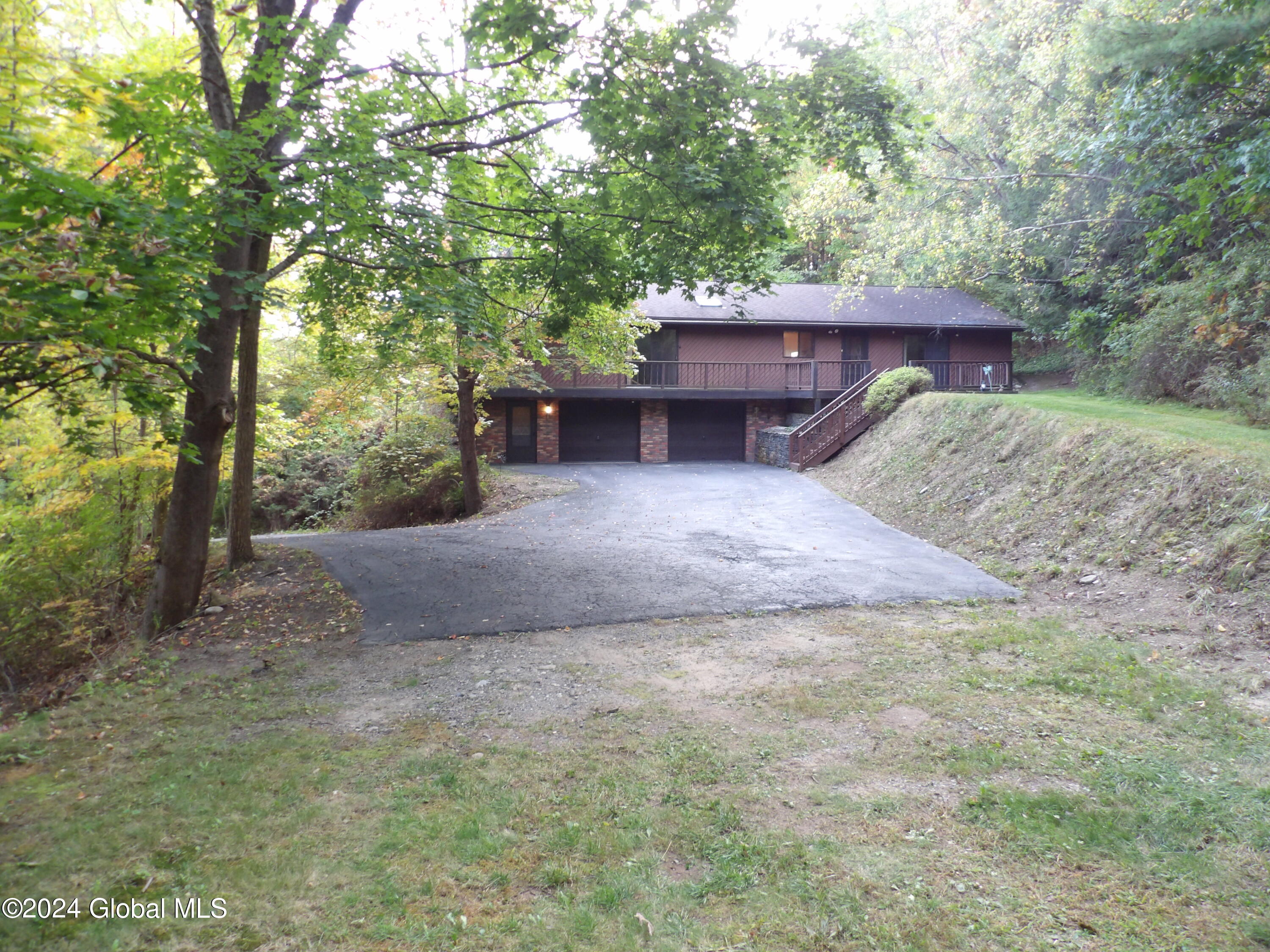 11 Middle Court, West Sand Lake, New York image 4