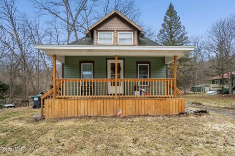 Photo of 894 Noonan Road, Amsterdam, NY 12070 (MLS # 202613646)