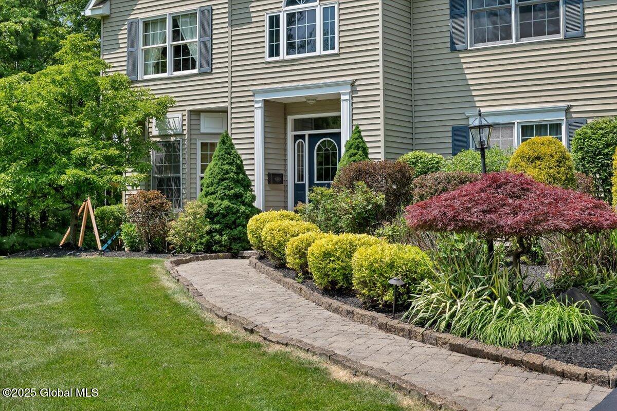 1901 Heritage Road, Niskayuna, New York image 2