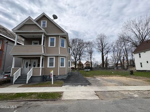 Photo of 922 Emmett Street, Schenectady, NY 12307 (MLS # 202614911)