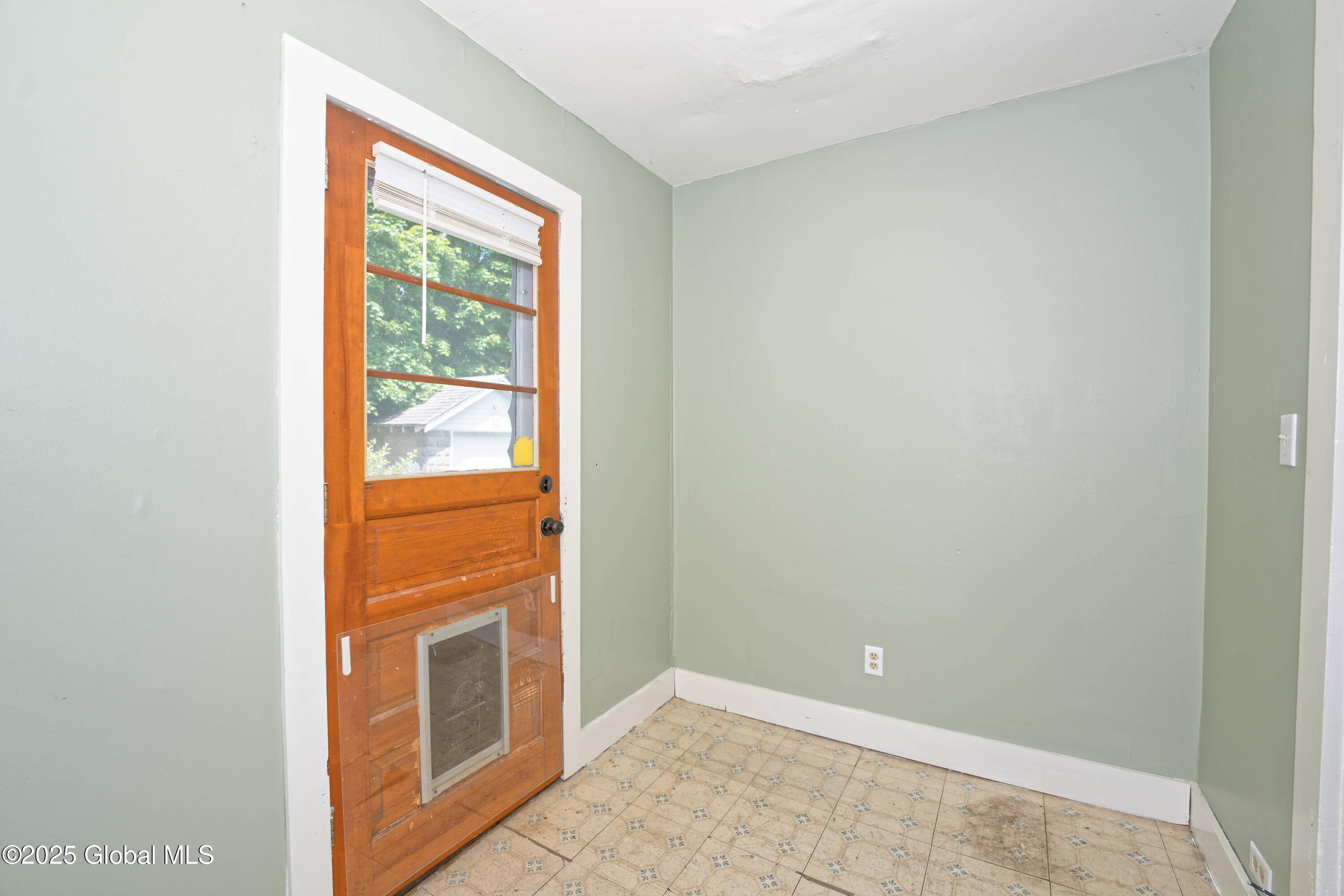 383 Leedale Street, Albany, New York image 30