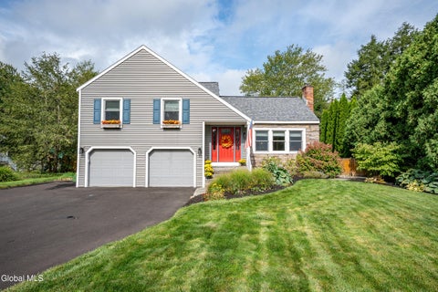 Photo of 945 Mohegan Road, Niskayuna, NY 12309 (MLS # 202625791)