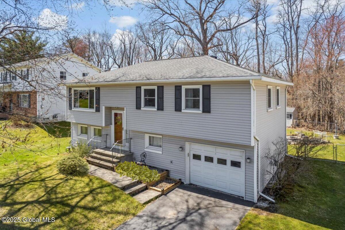 67 Fairlawn Drive, Latham, New York image 1