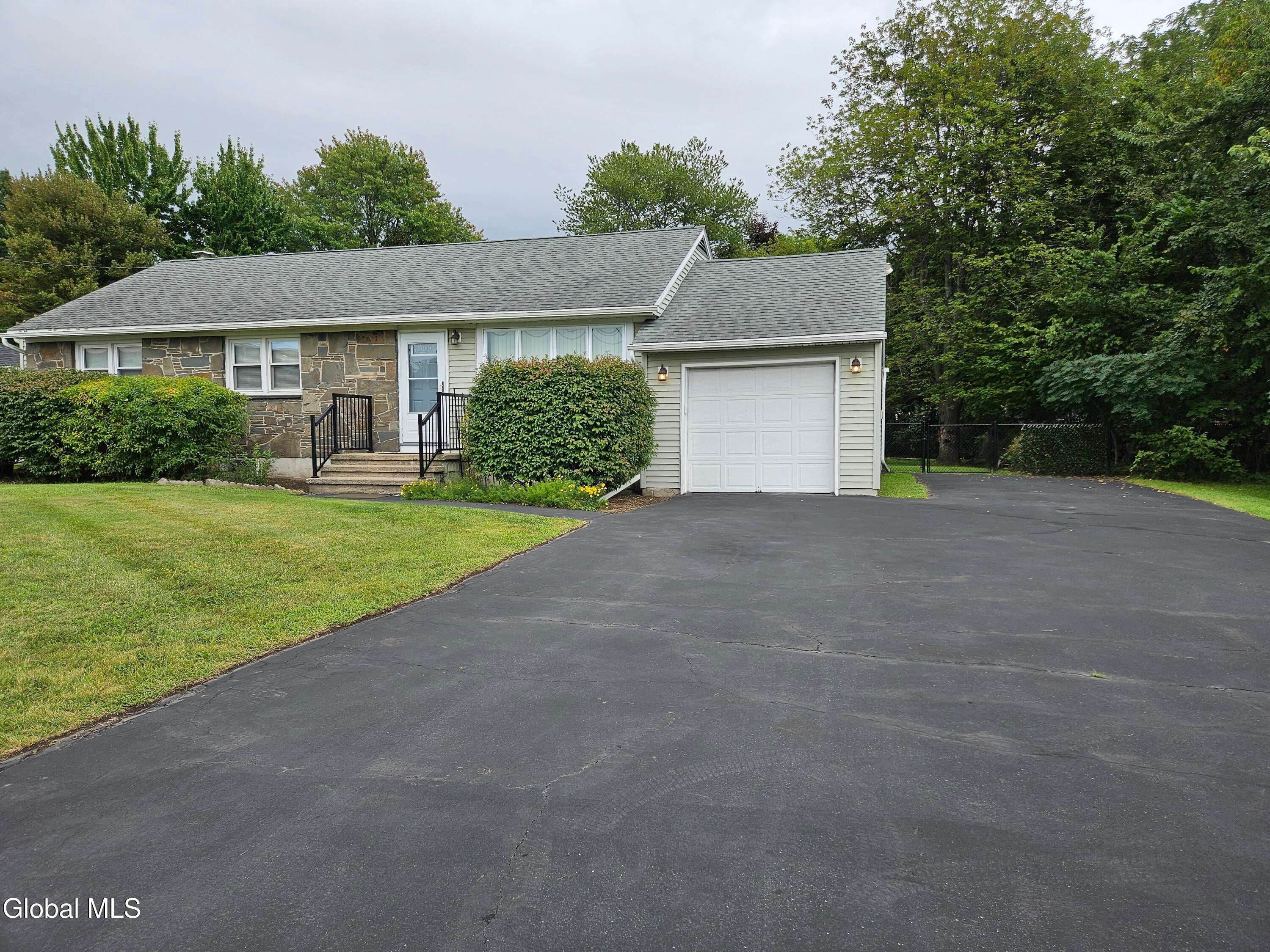 100 Route 4