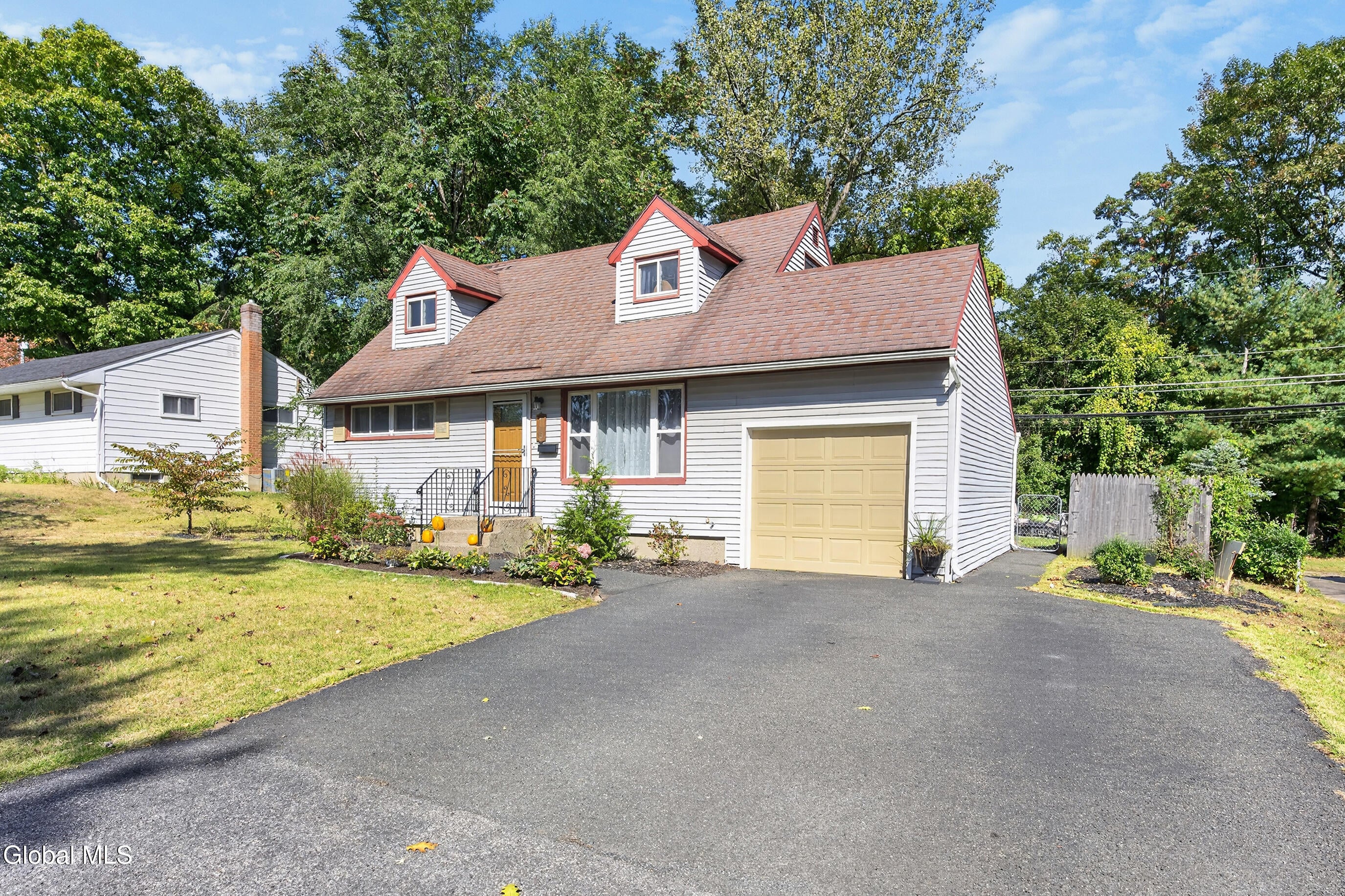 15 Bridle Path