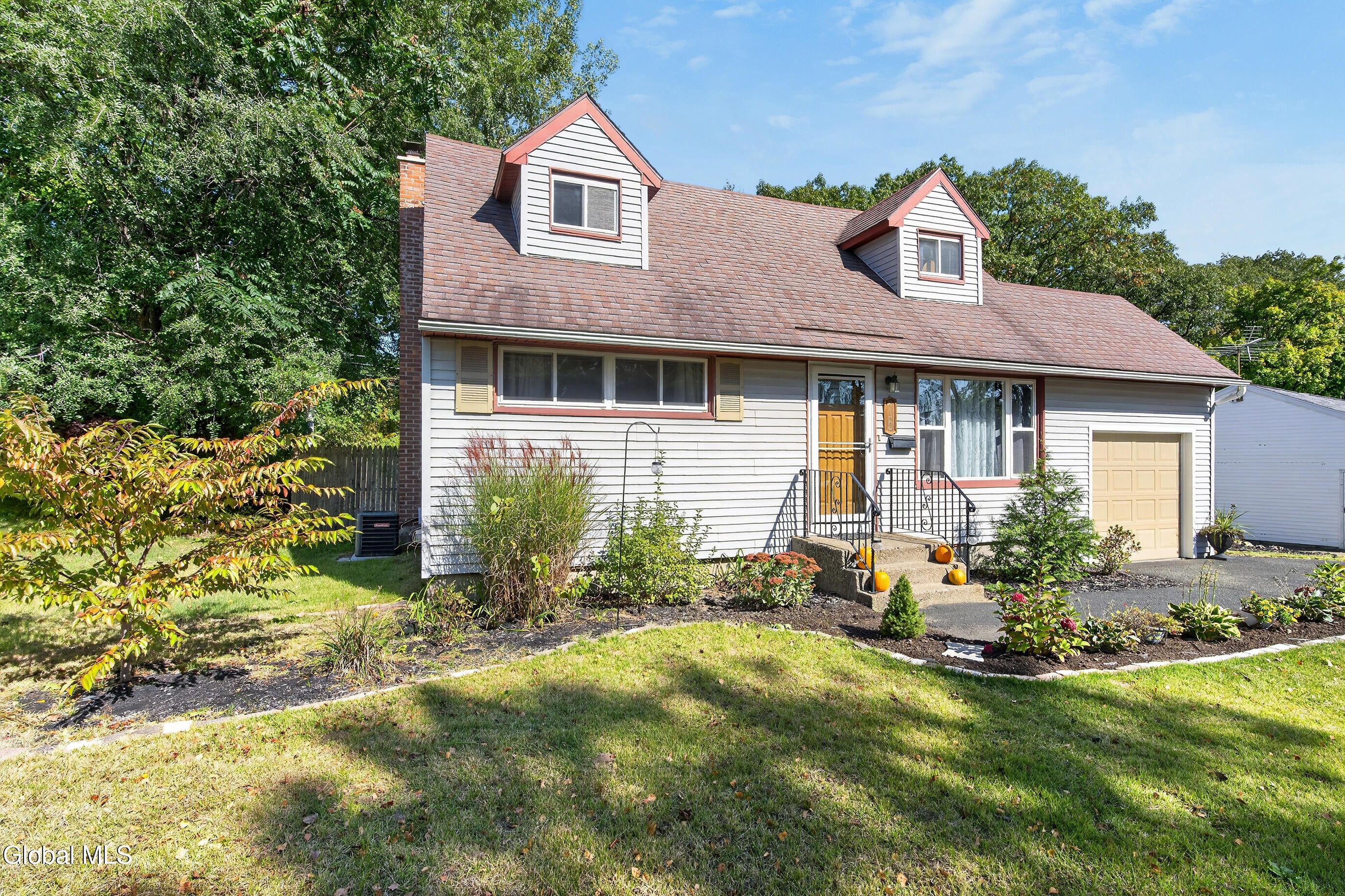 15 Bridle Path