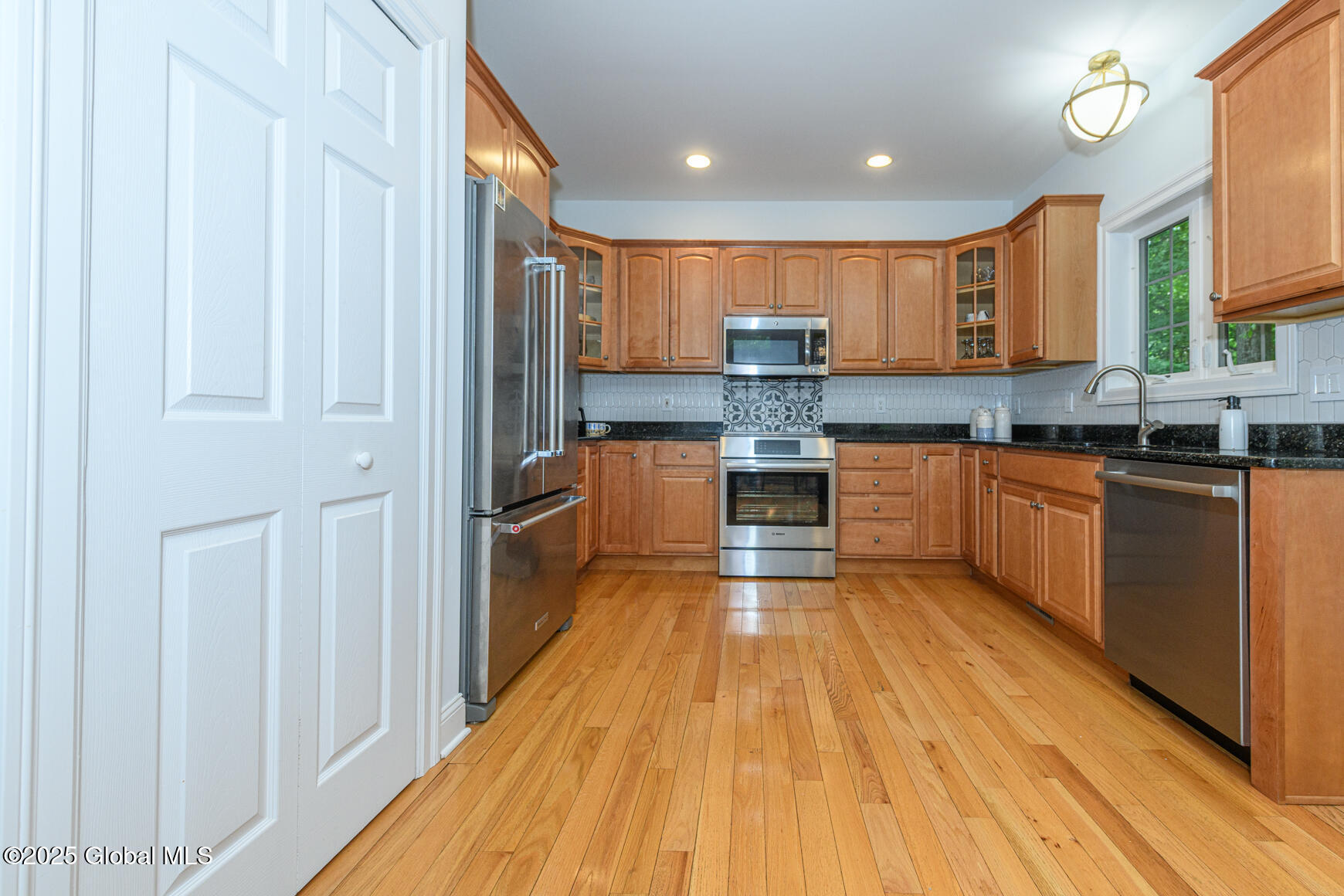 11 Newport Drive, Clifton Park, New York image 13