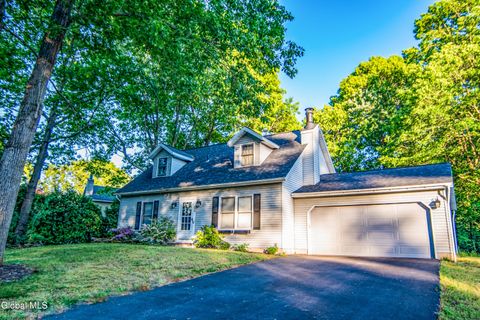Photo of 15 Longwood Drive, Clifton Park, NY 12065 (MLS # 202527576)