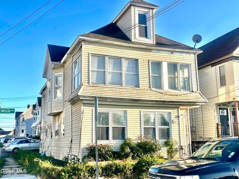 Photo of 836 Maplewood Avenue, Schenectady, NY 12303 (MLS # 202526425)