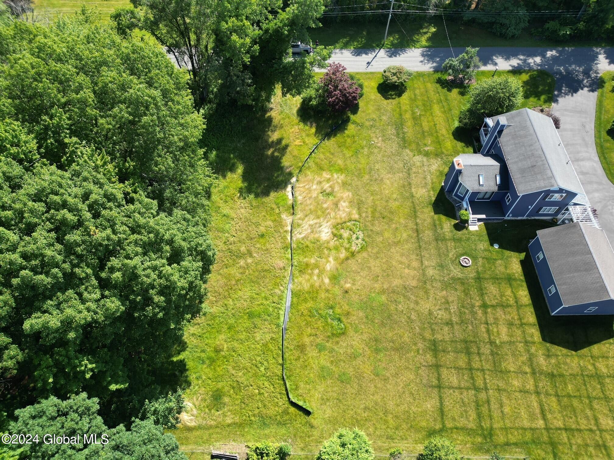 16 Bonneau Road, Clifton Park, New York image 2