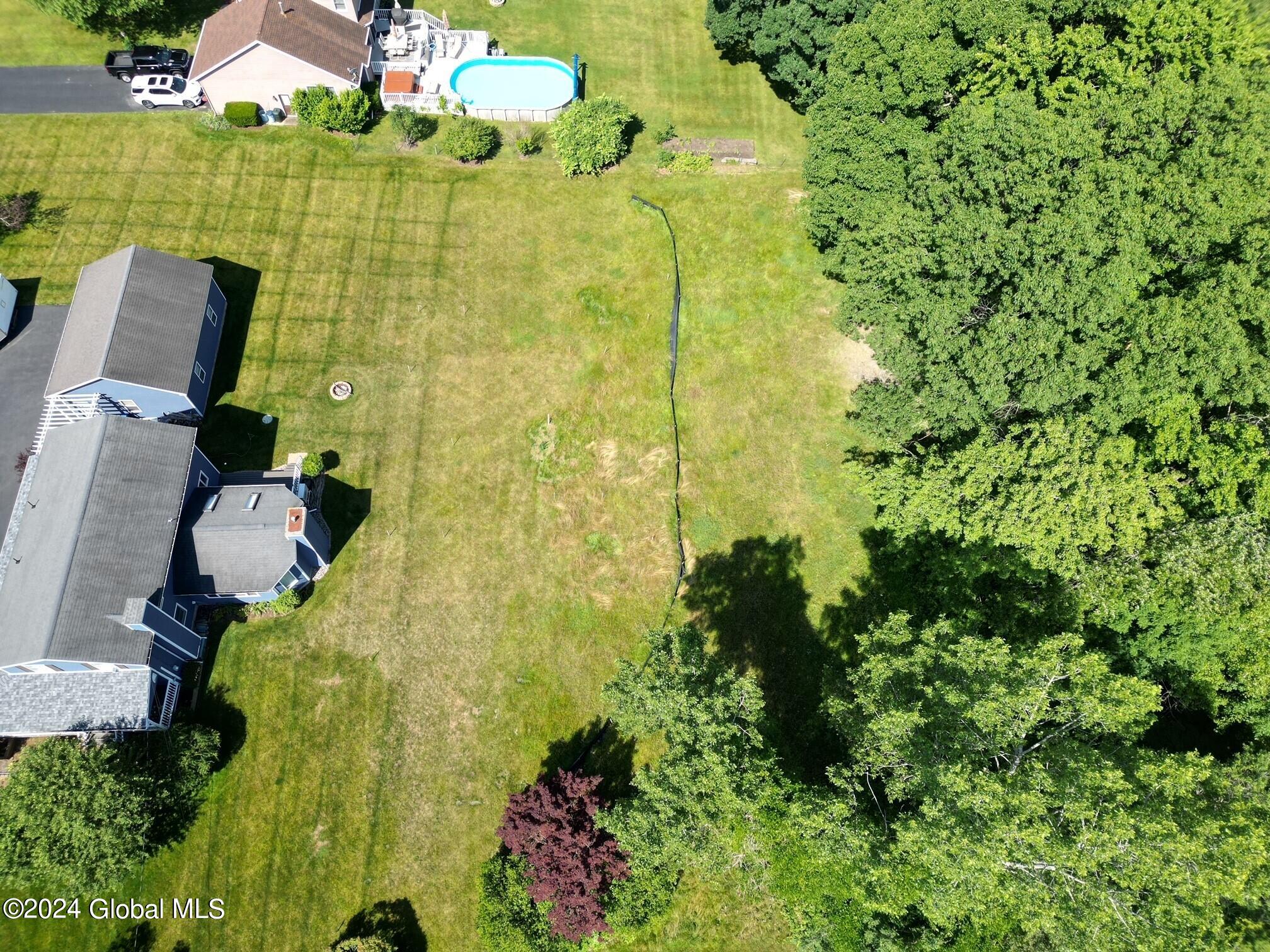 16 Bonneau Road, Clifton Park, New York image 1