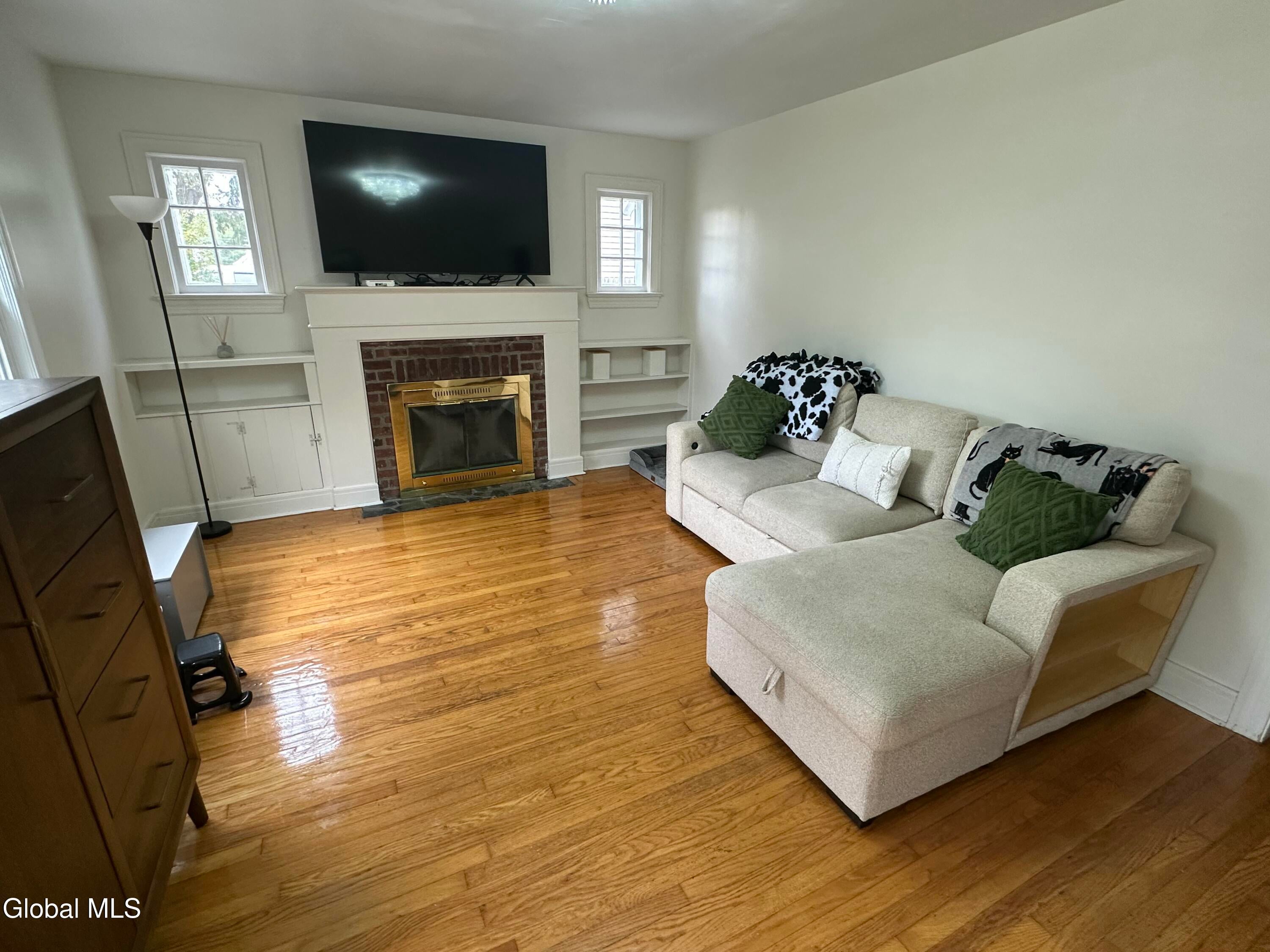 6 Pfeil Avenue