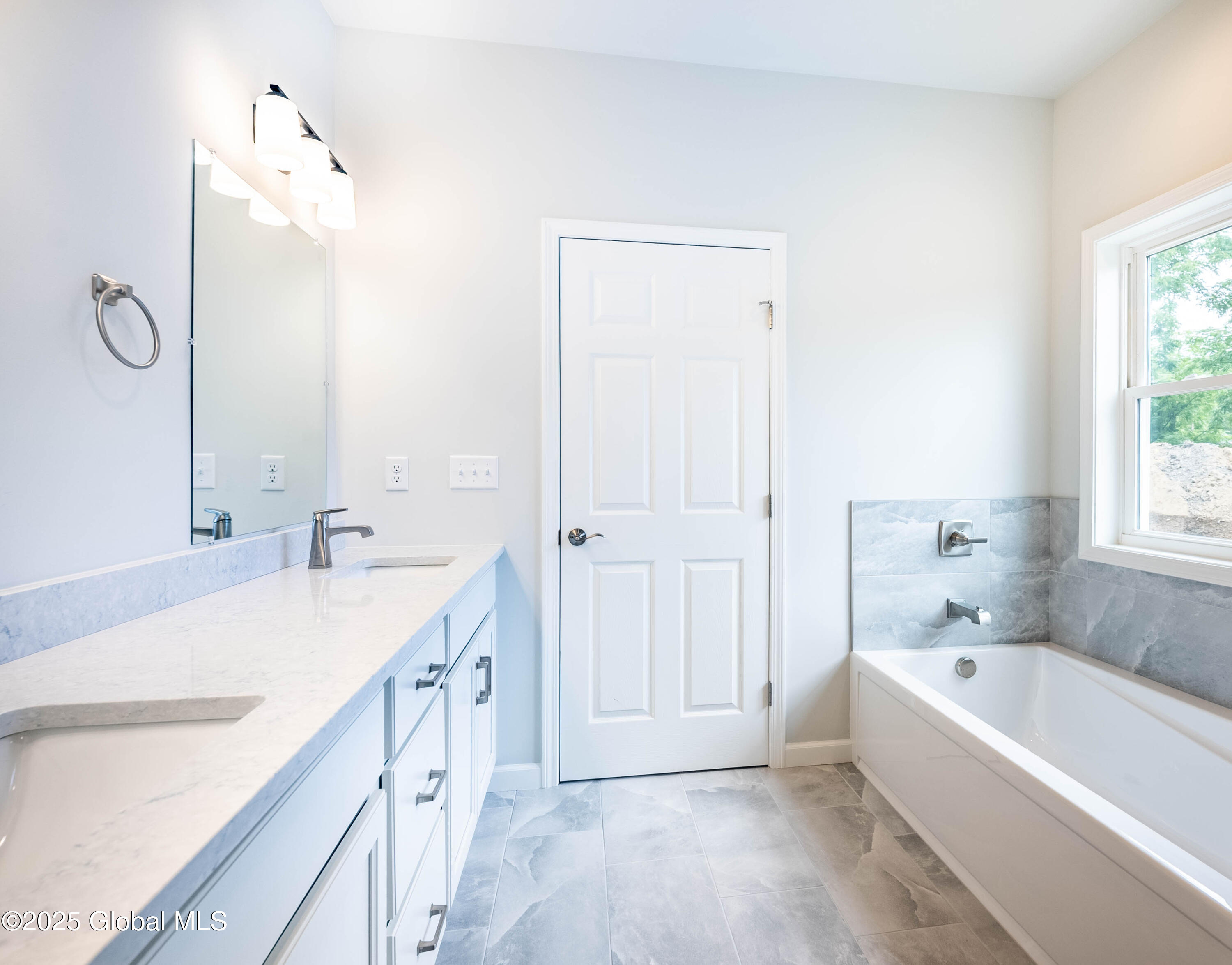 6 Royal Court, Cohoes, New York image 10