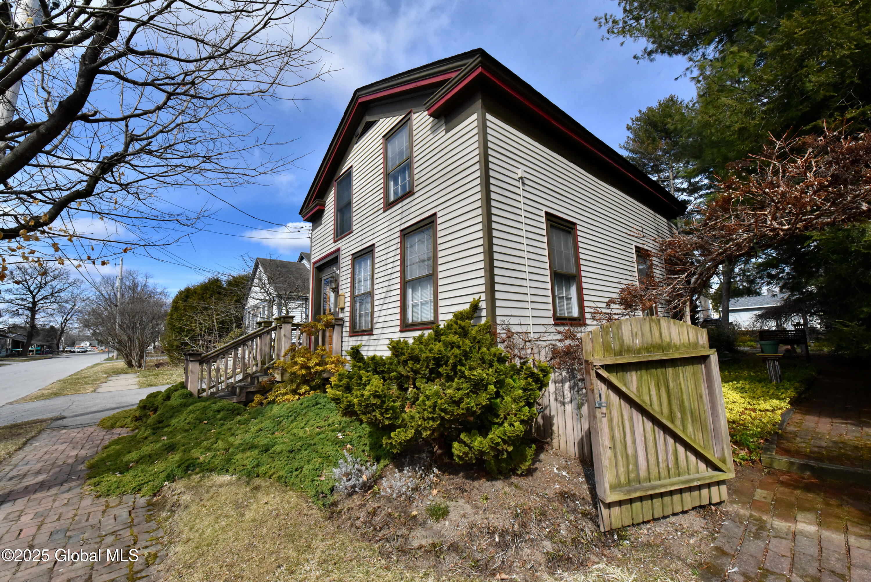 21 Andrews Street, Saratoga Springs, New York image 3
