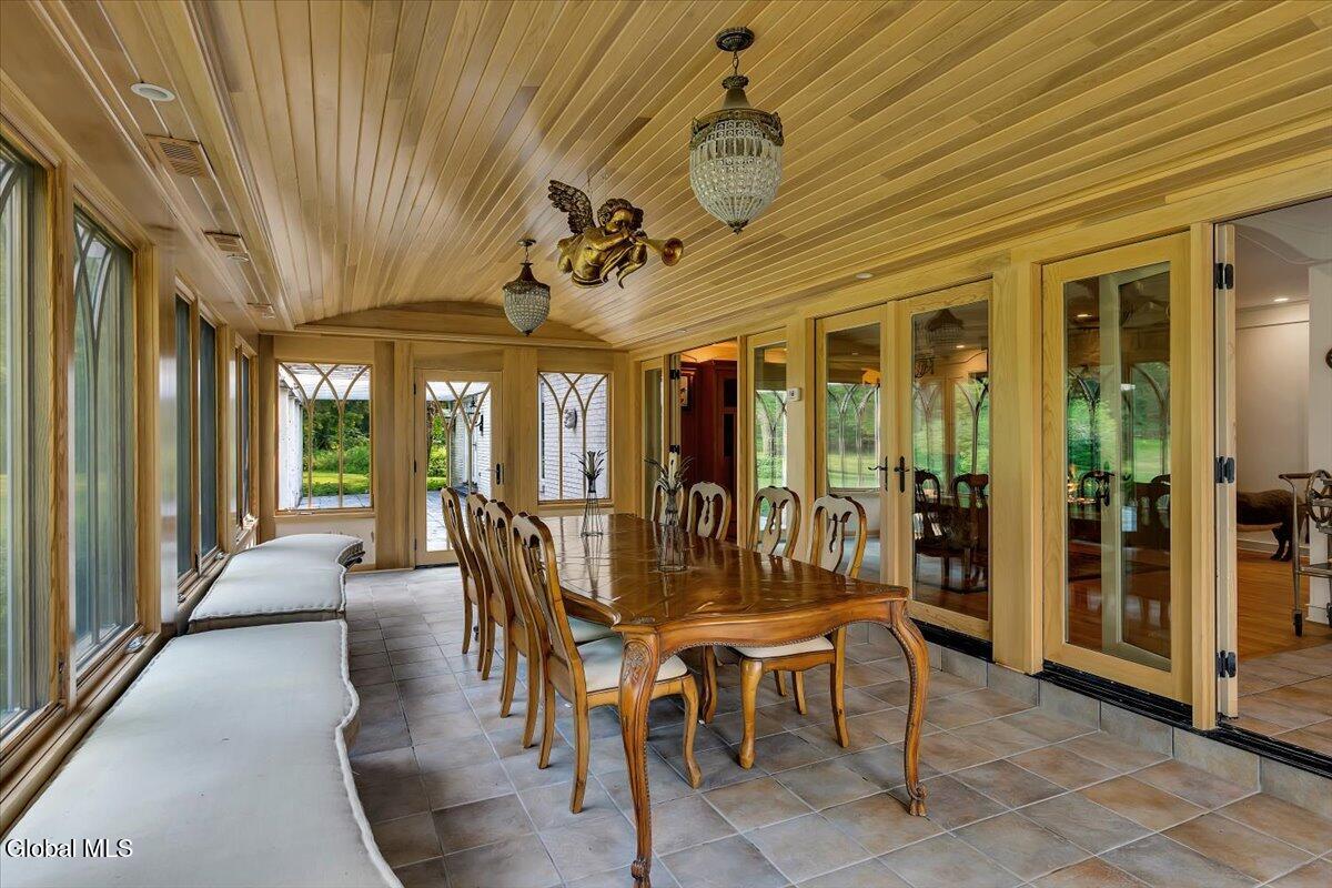 12 Hickory Hollow Road