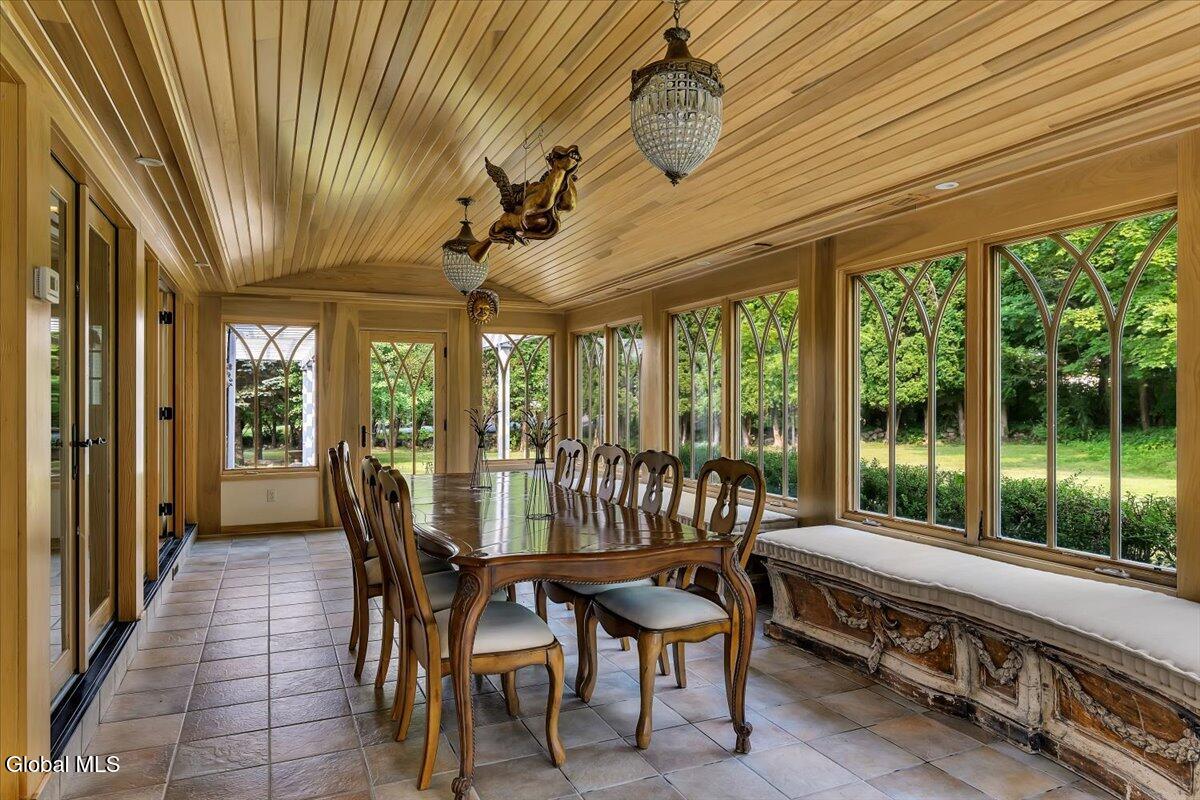 12 Hickory Hollow Road