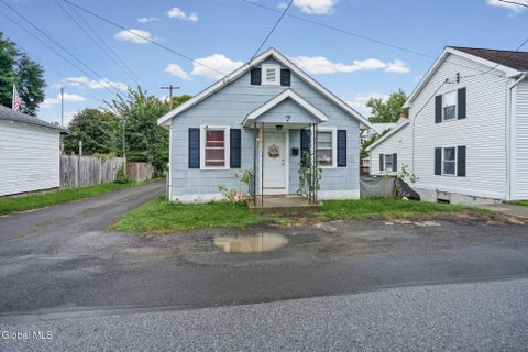 Homes For Sale - 7 Ballston Street<br/> Saratoga County, Waterford, NY 12188