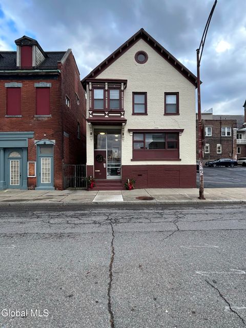 Photo of 147 Barrett Street St #Unit 1, Schenectady, NY 12305 (MLS # 202529906)