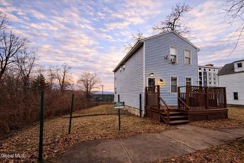 Photo of 17 Landon Terrace, Schenectady, NY 12308 (MLS # 202613992)