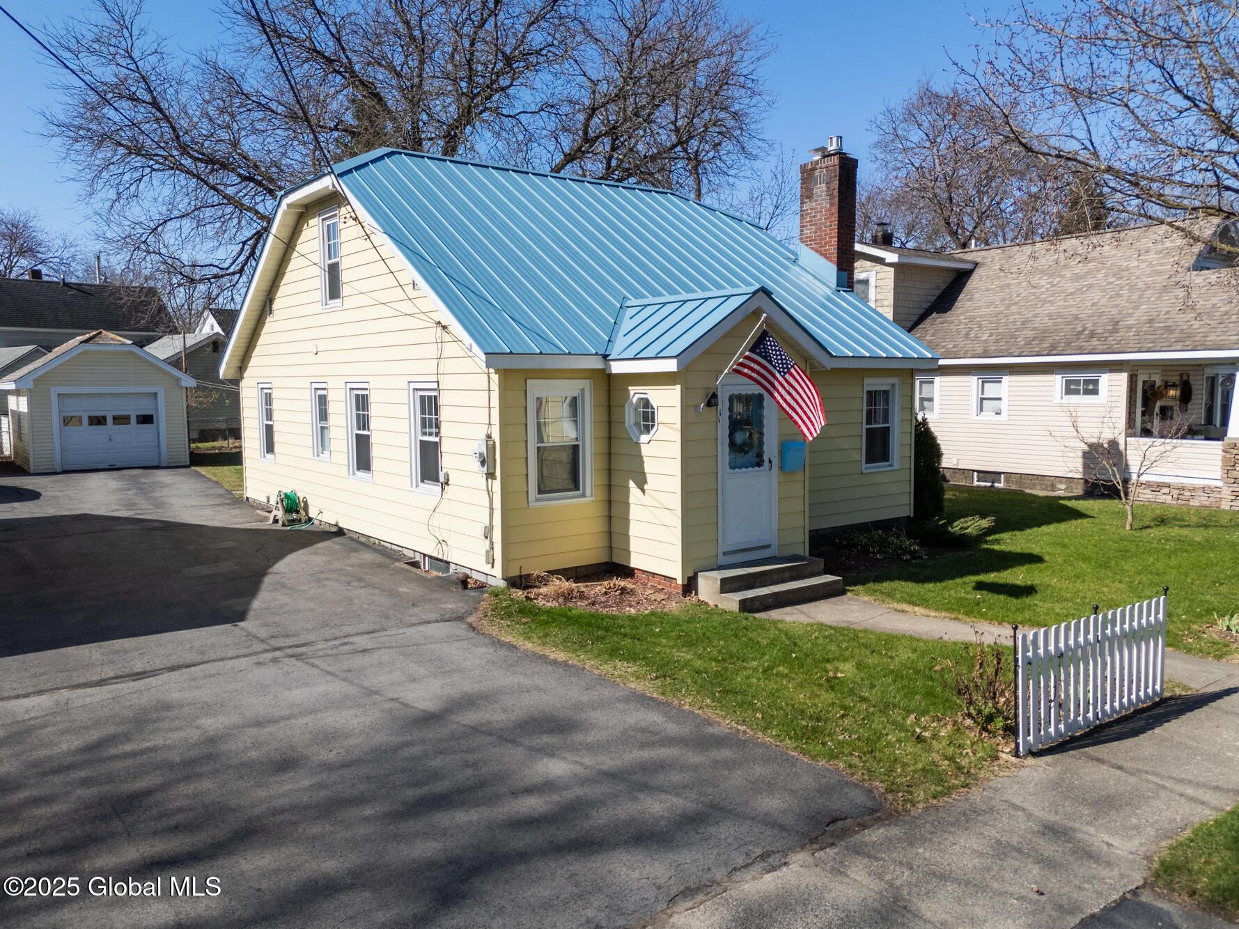 11 Jackson Avenue, Glens Falls, New York image 1
